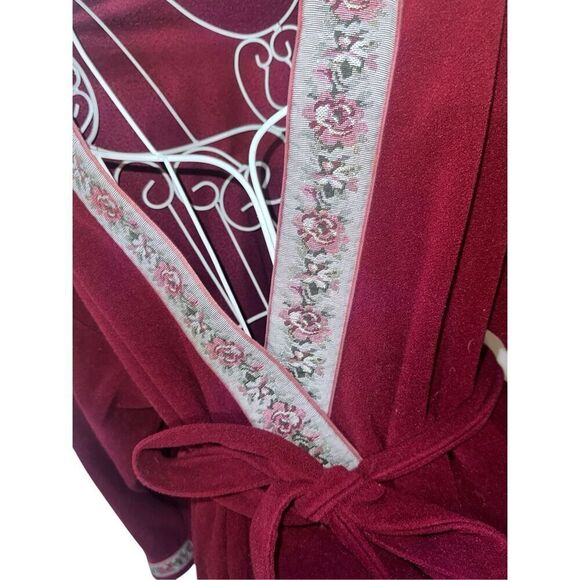 BEAUTIFUL 80s Vintage Vanity Fair Soft Polyester Robe trimmed with Floral Patter - Picture 10 of 13
